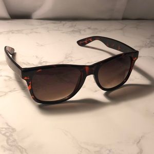 “Vans Off The Wall” Tortoise Print Sunglasses